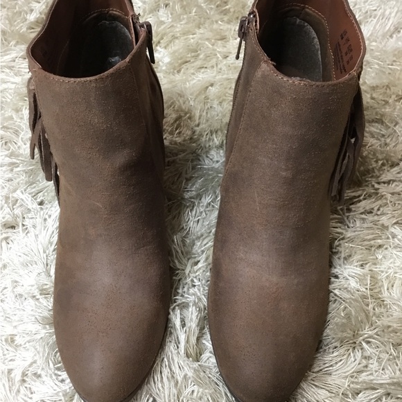 FERGALICIOUS BY FERGIE Women’s size 9 M FRINGE ANKLE HEEL BOOTS - Picture 2 of 6